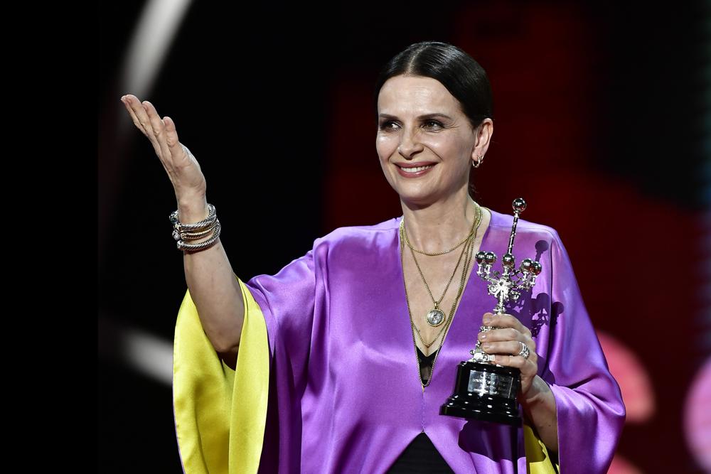 Binoche recibe