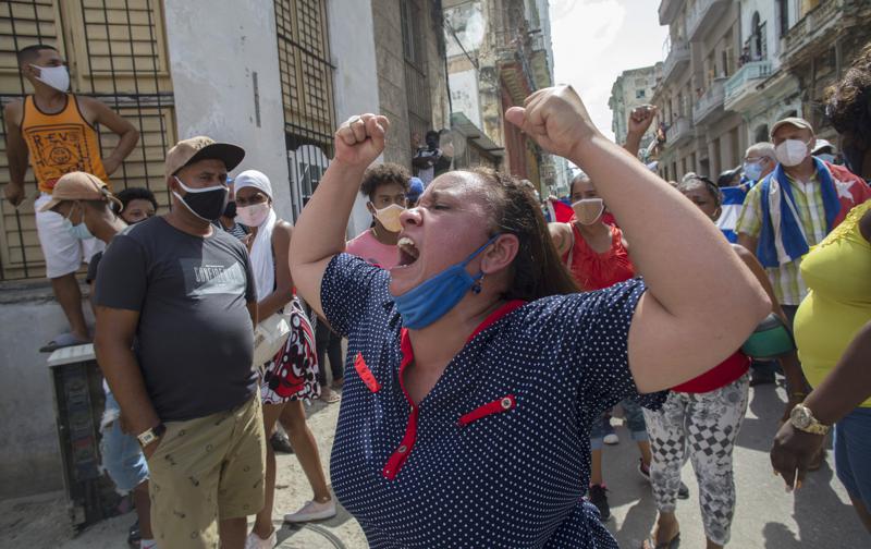 Cuba amanece con control policial y sin internet móvil