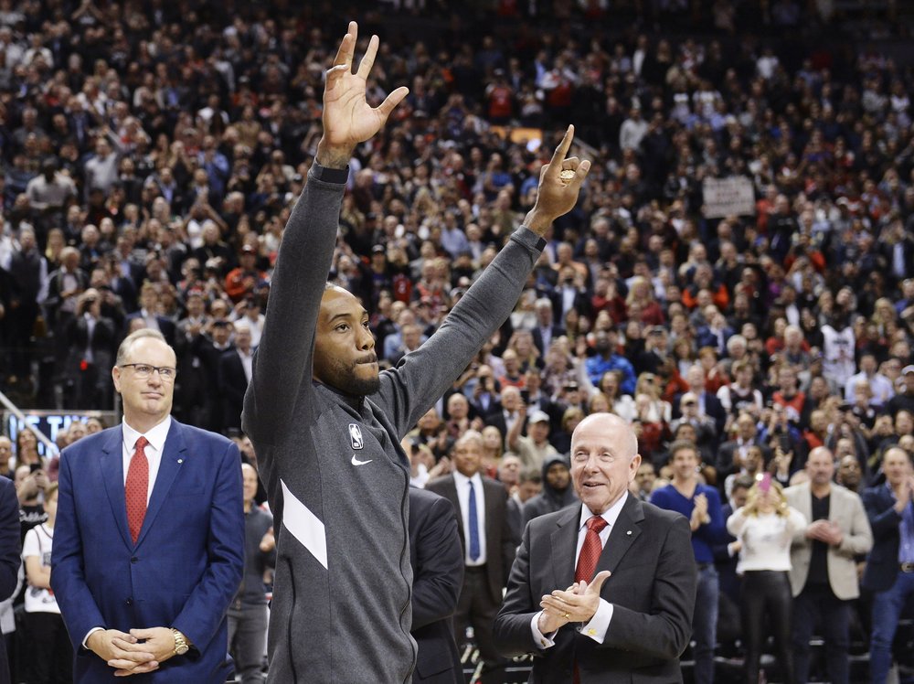 leonard vuelve a toronto anota 23 puntos y clippers ganan