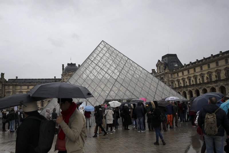 Reabre el Louvre con medidas de protección