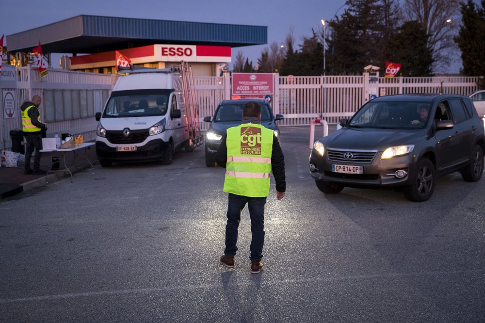 Se reanudan las negociaciones en una Francia en huelga